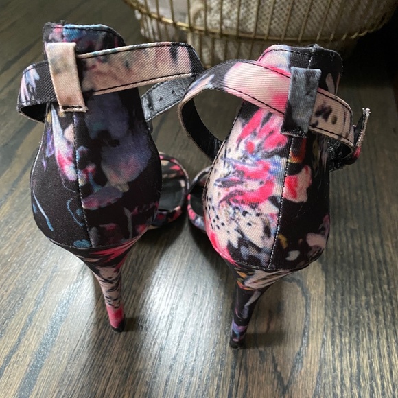Floral strappy heels - Picture 3 of 4